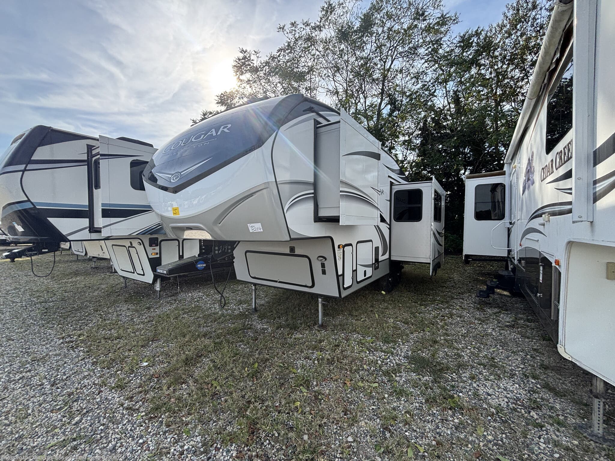 2021 Cougar Half-Ton 23MLS by Keystone from Crossroads Trailer Sales, Inc. in Newfield, New Jersey