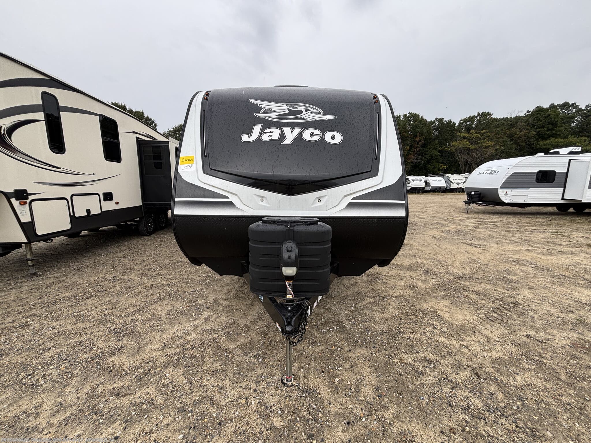 2025 Jayco Jay Feather 32RL - Used Travel Trailer For Sale by Crossroads Trailer Sales, Inc. in Newfield, New Jersey features Inverter, Dinette, Skylight, Furnace, Solar Panel