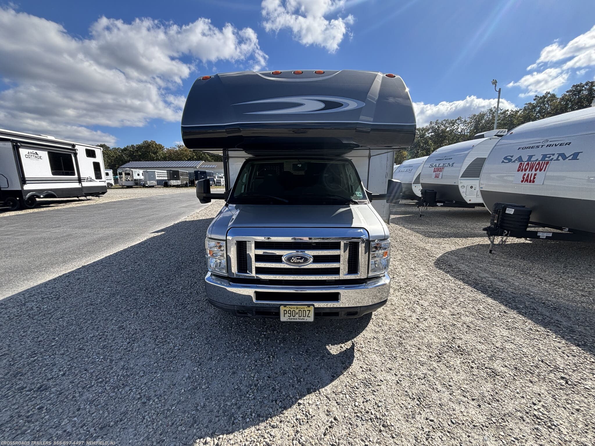 2016 Forest River Sunseeker 3010DS - Used Class C For Sale by Crossroads Trailer Sales, Inc. in Newfield, New Jersey features Keyless Entry, Hitch, Generator, Ladder, Refrigerator