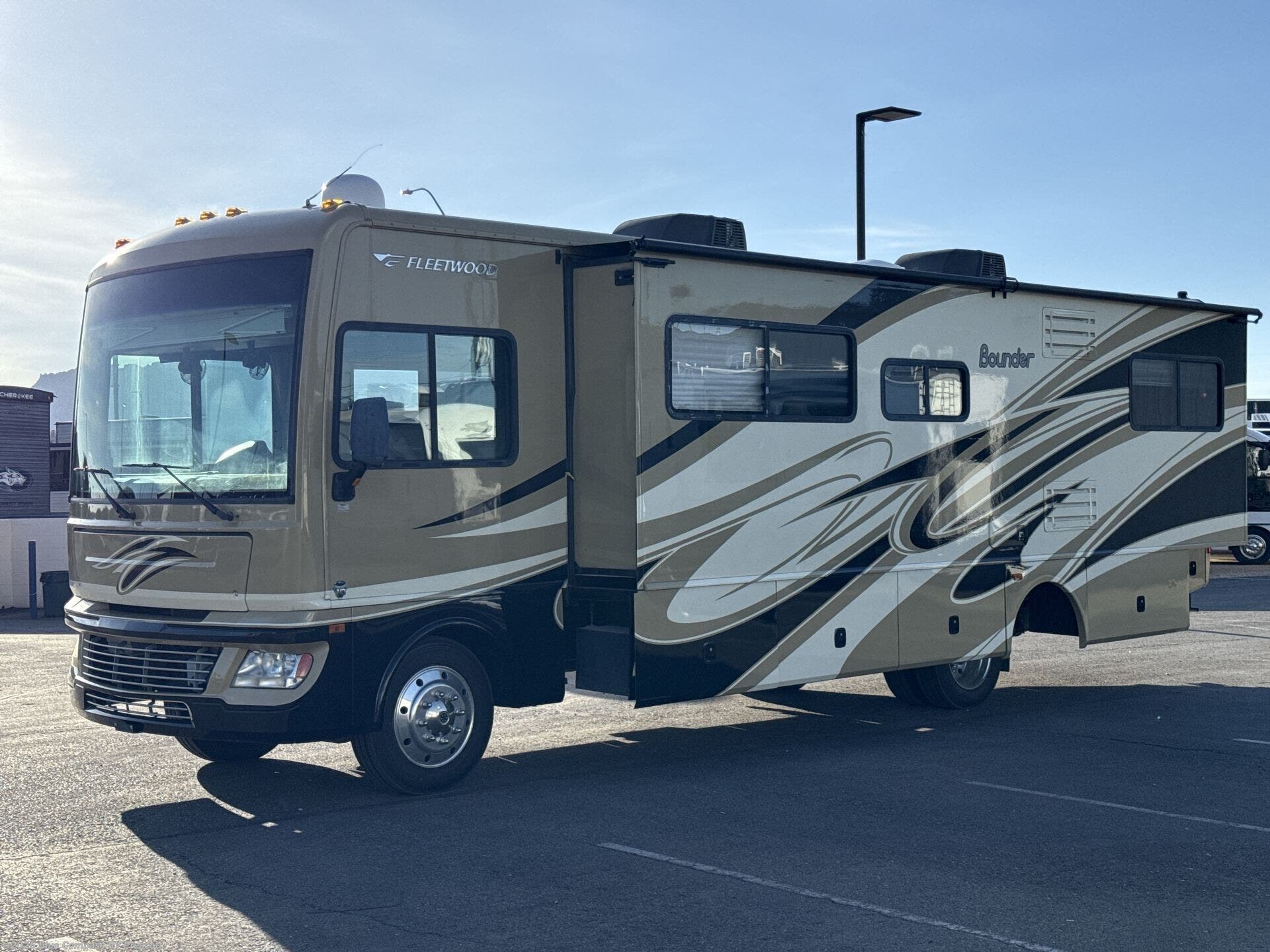 2011 Bounder 33U by Fleetwood from Blue Compass RV Prescott in Prescott, Arizona