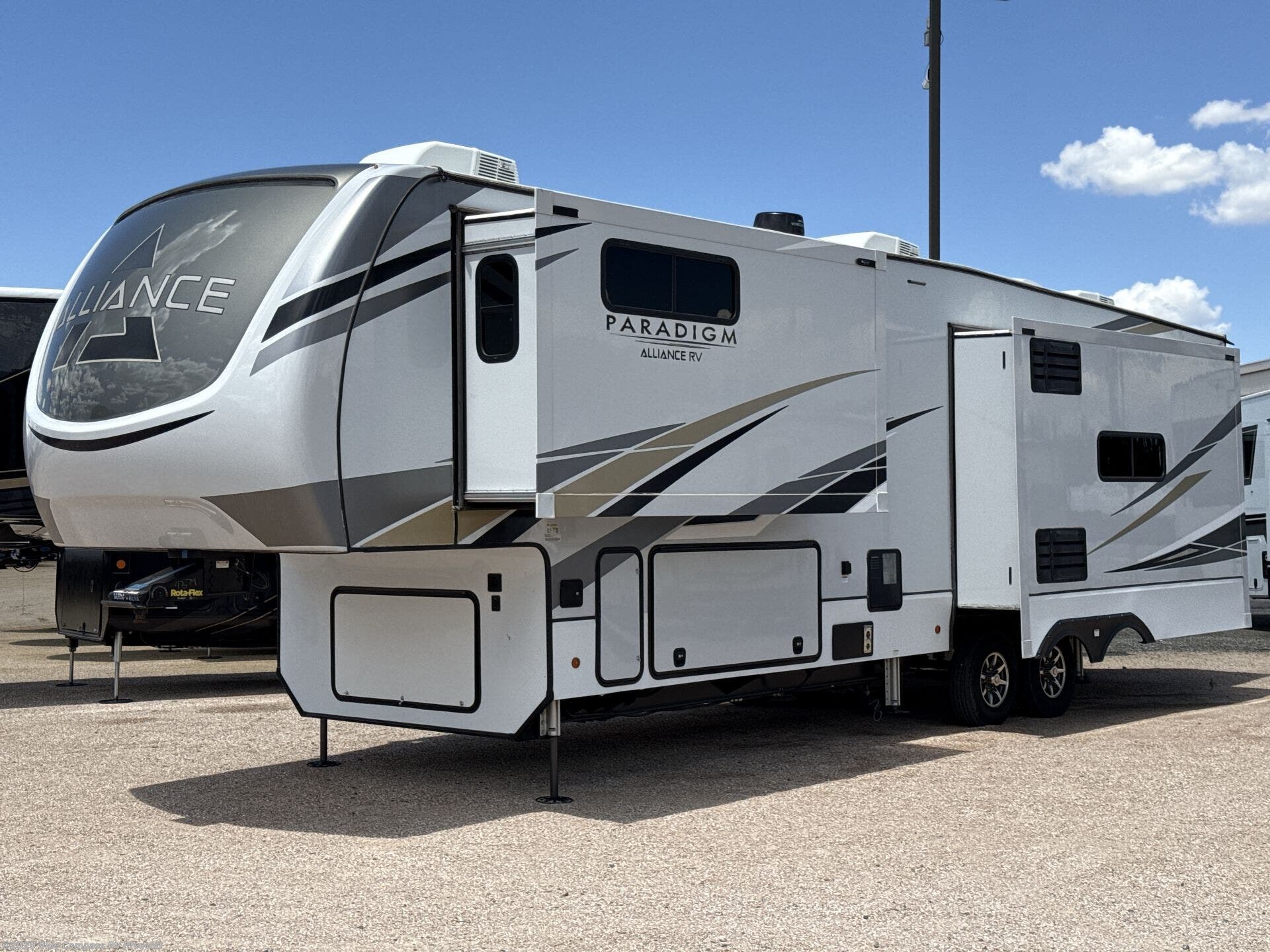 2022 Paradigm 340RL by Alliance RV from Blue Compass RV Prescott in Prescott, Arizona