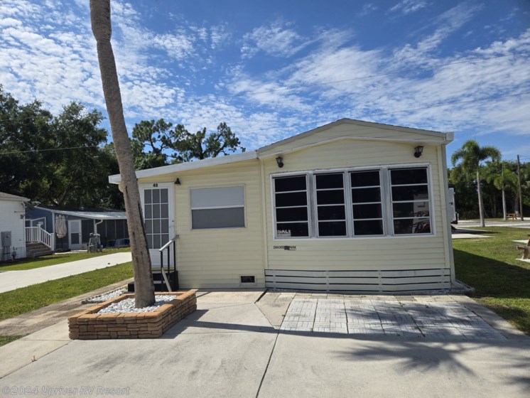 Used 1987 Oakwood available in North Fort Myers, Florida