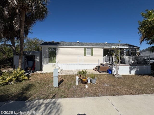 2006 Park Models Mfg - Used Park Model For Sale by Upriver RV Resort in North Fort Myers, Florida