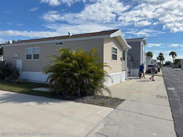 Used 2007 Chariot available in North Fort Myers, Florida