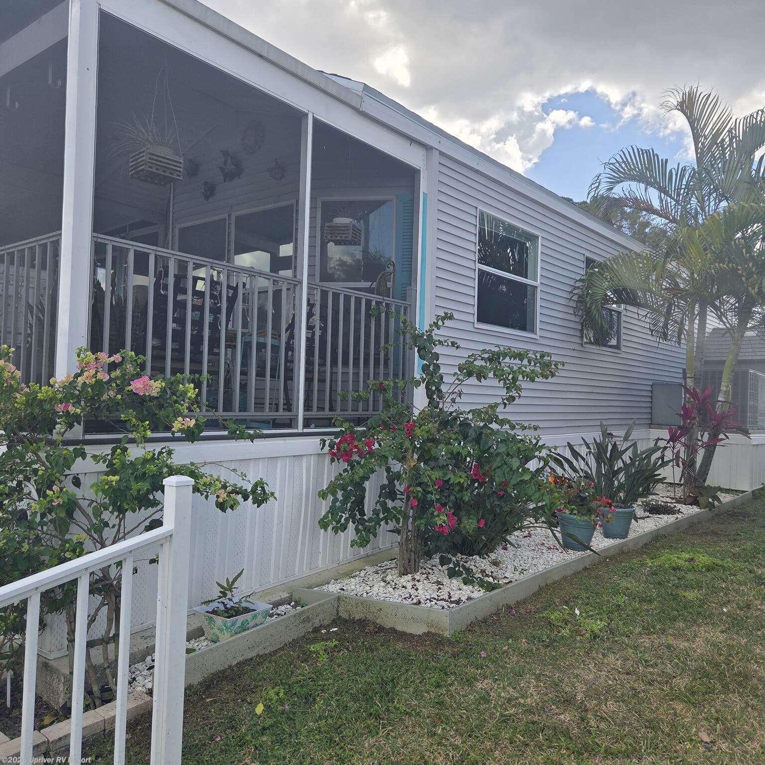 2002 Chariot - Used Park Model For Sale by Upriver RV Resort in North Fort Myers, Florida