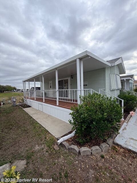 1998 Chariot - Used Park Model For Sale by Upriver RV Resort in North Fort Myers, Florida