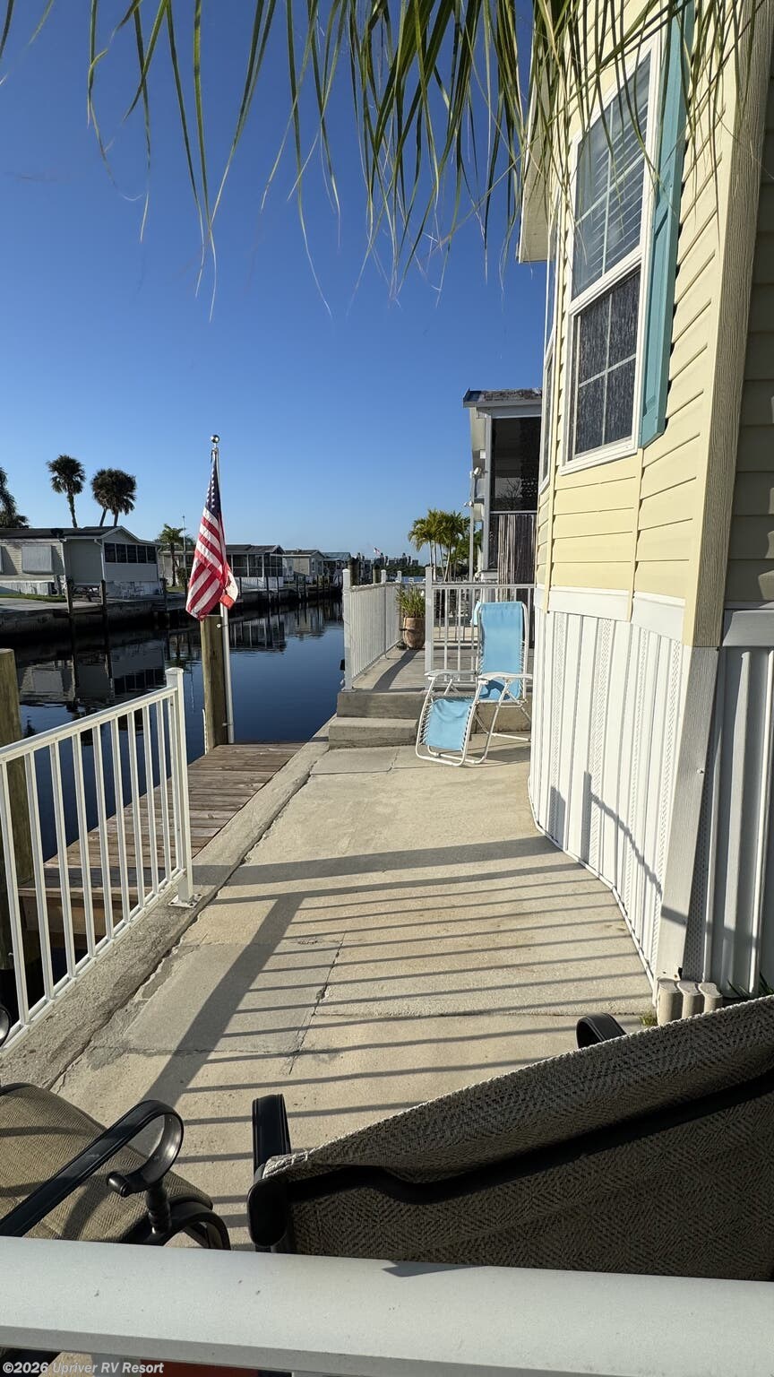 2007 Skyline - Used Park Model For Sale by Upriver RV Resort in North Fort Myers, Florida