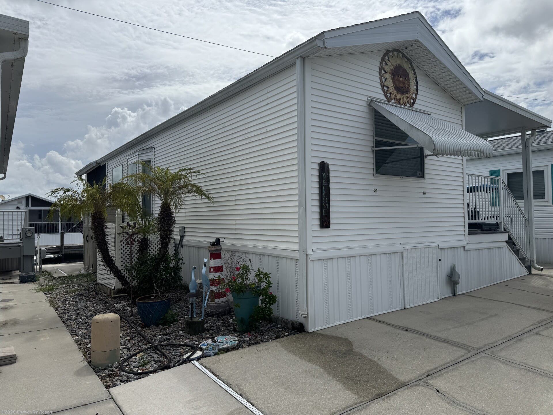 2004 Chariot - Used Park Model For Sale by Upriver RV Resort in North Fort Myers, Florida